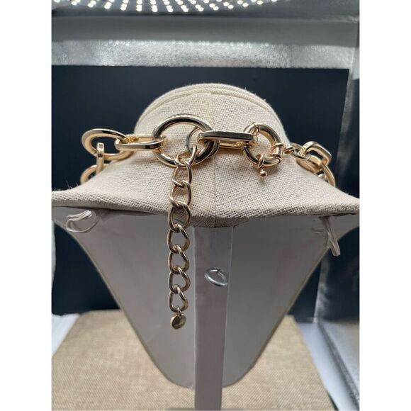 Gold-tone Jewelry Bundle of 3 items Chain Necklace 2 pair Gold-tone Pierced Ear - Picture 12 of 13